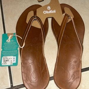 OluKai Honu Women's Beach Sandal premium leather 
Sea Turtle sz 7-9 (37)(40)-NEW